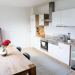 公寓 Raum Life - Stilvolle Mit 2 Schlafzimmern Und Kostenlosen Parkplatz 施特劳宾