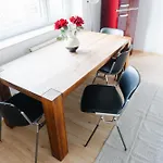 Raum Life - Stilvolle Mit 2 Schlafzimmern Und Kostenlosen Parkplatz *