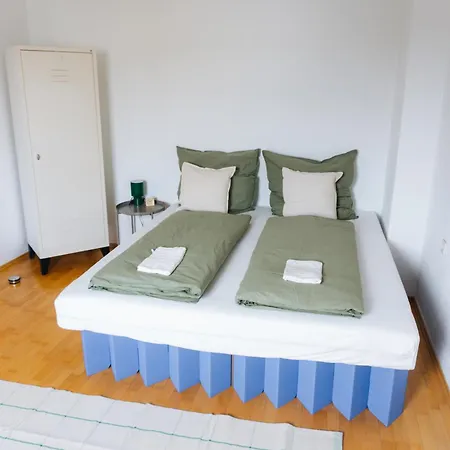 公寓 Raum Life - Stilvolle Mit 2 Schlafzimmern Und Kostenlosen Parkplatz 施特劳宾