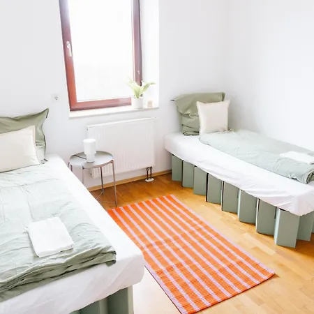 Raum Life - Stilvolle Mit 2 Schlafzimmern Und Kostenlosen Parkplatz *